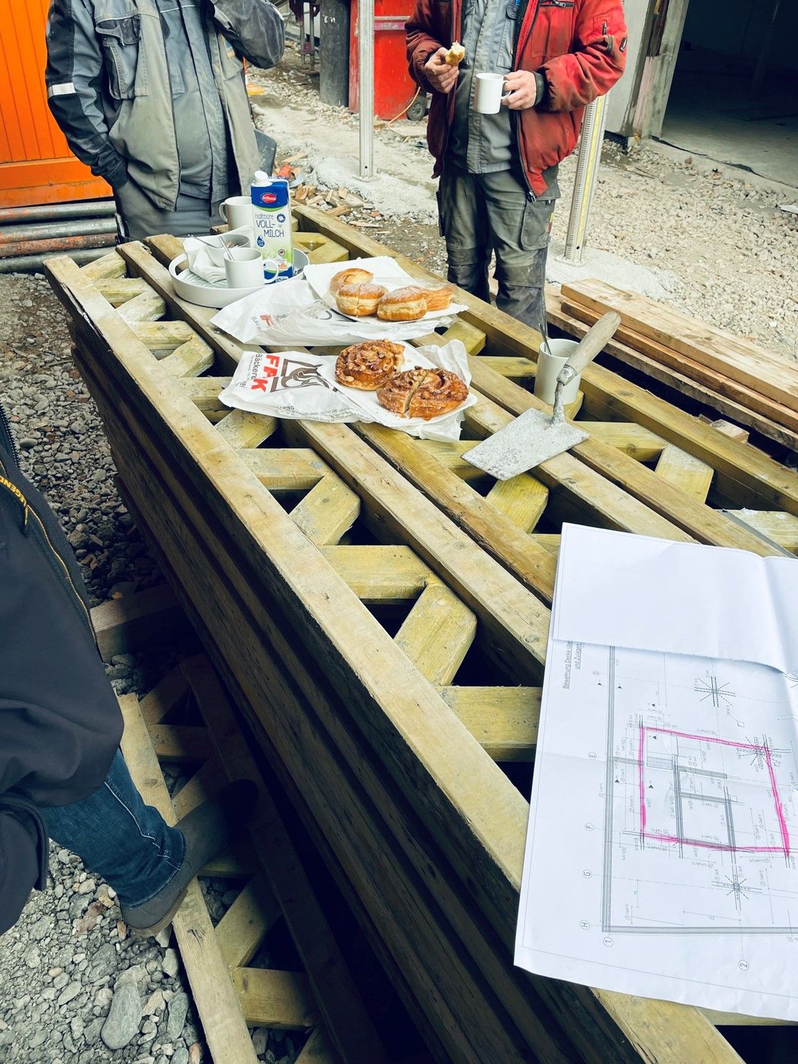 Baustellenvesper Neubau Sterkel Areal Handwerker Baustellenvesper Neubau Sterkel Areal Handwerker