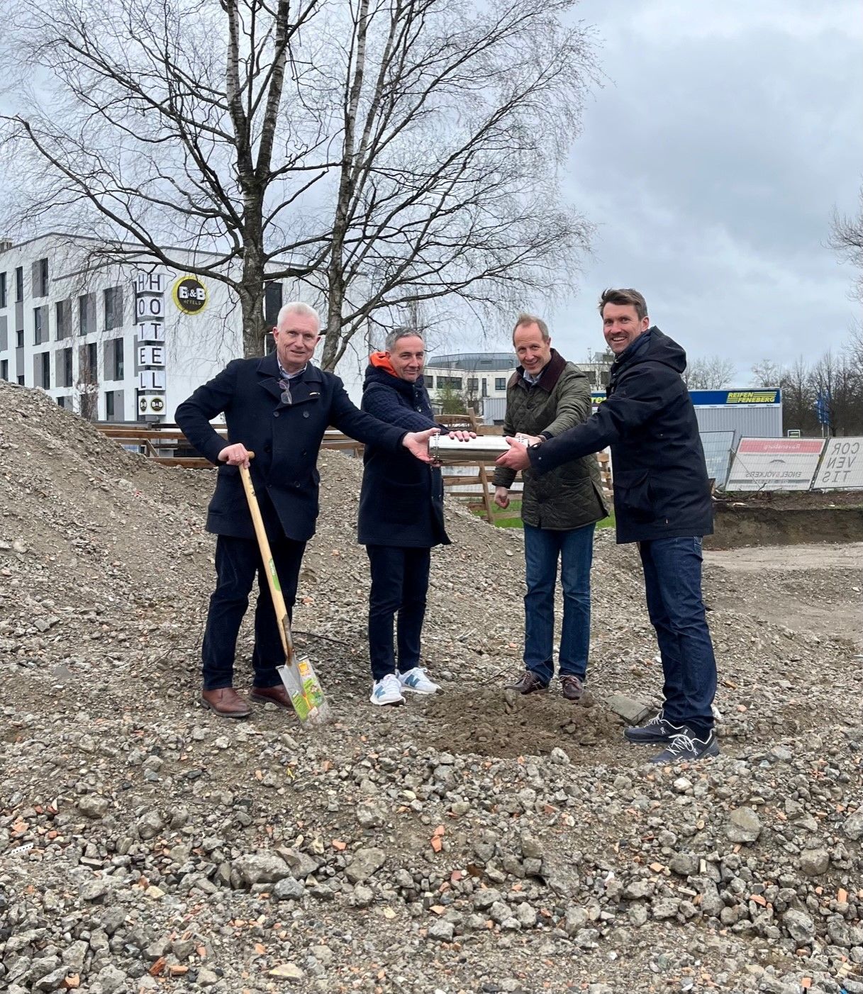 Grundsteinlegung FV Ravensburg Vorstand Oberbürgermeister Daniel Rapp Holger Traub Grundsteinlegung FV Ravensburg Vorstand Oberbürgermeister Daniel Rapp Holger Traub