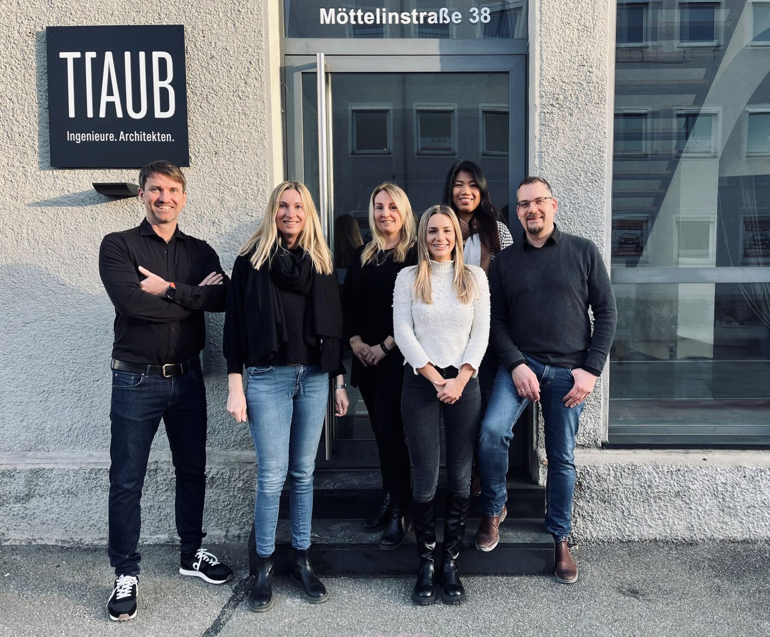 Teamfoto Ansicht vor dem Buero in der Moettelinstraße 38 in Ravensburg Teamfoto Ansicht vor dem Buero in der Moettelinstraße 38 in Ravensburg