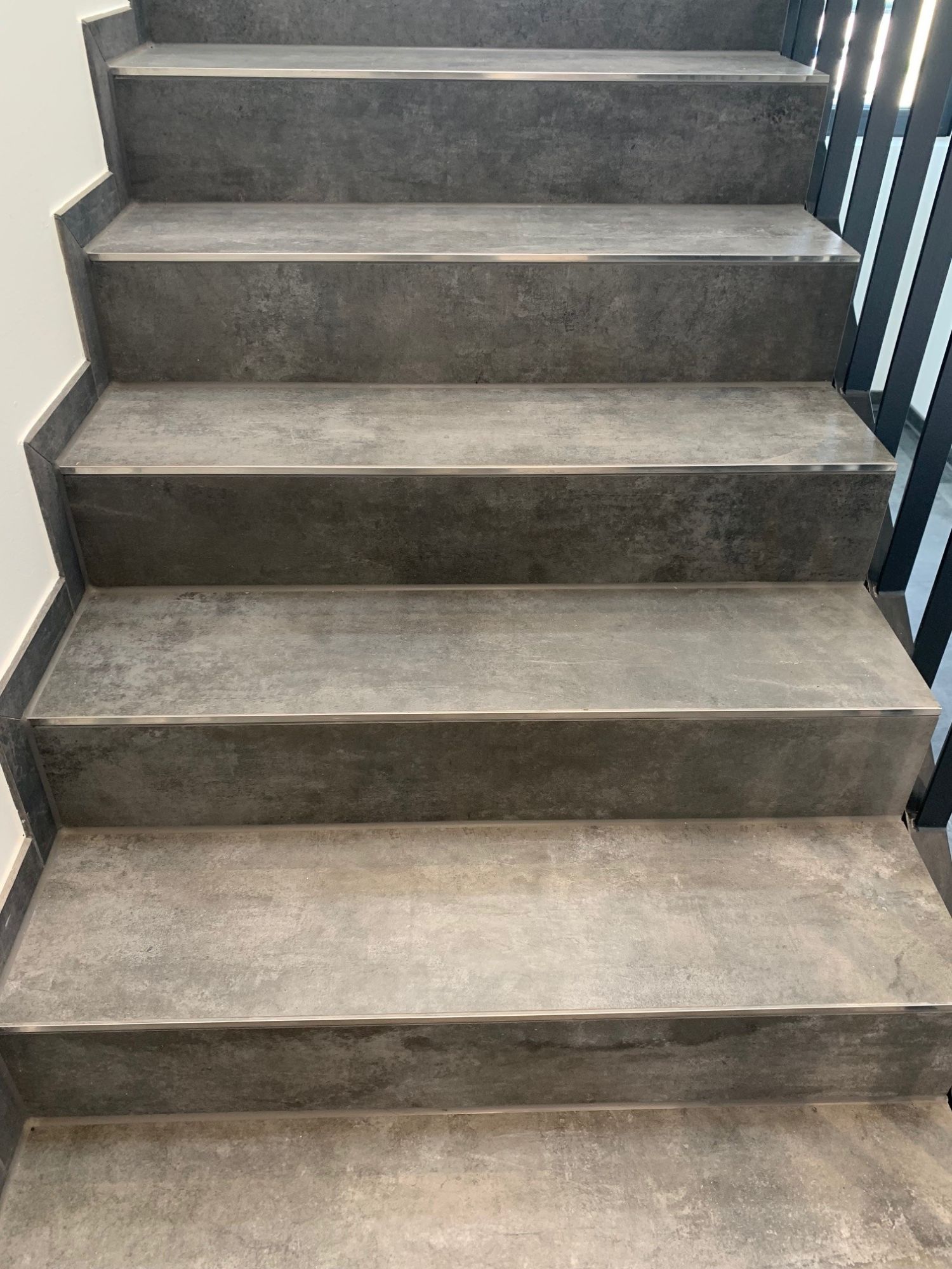 Verwaltung Firma Alwa Treppe mit Fliesen