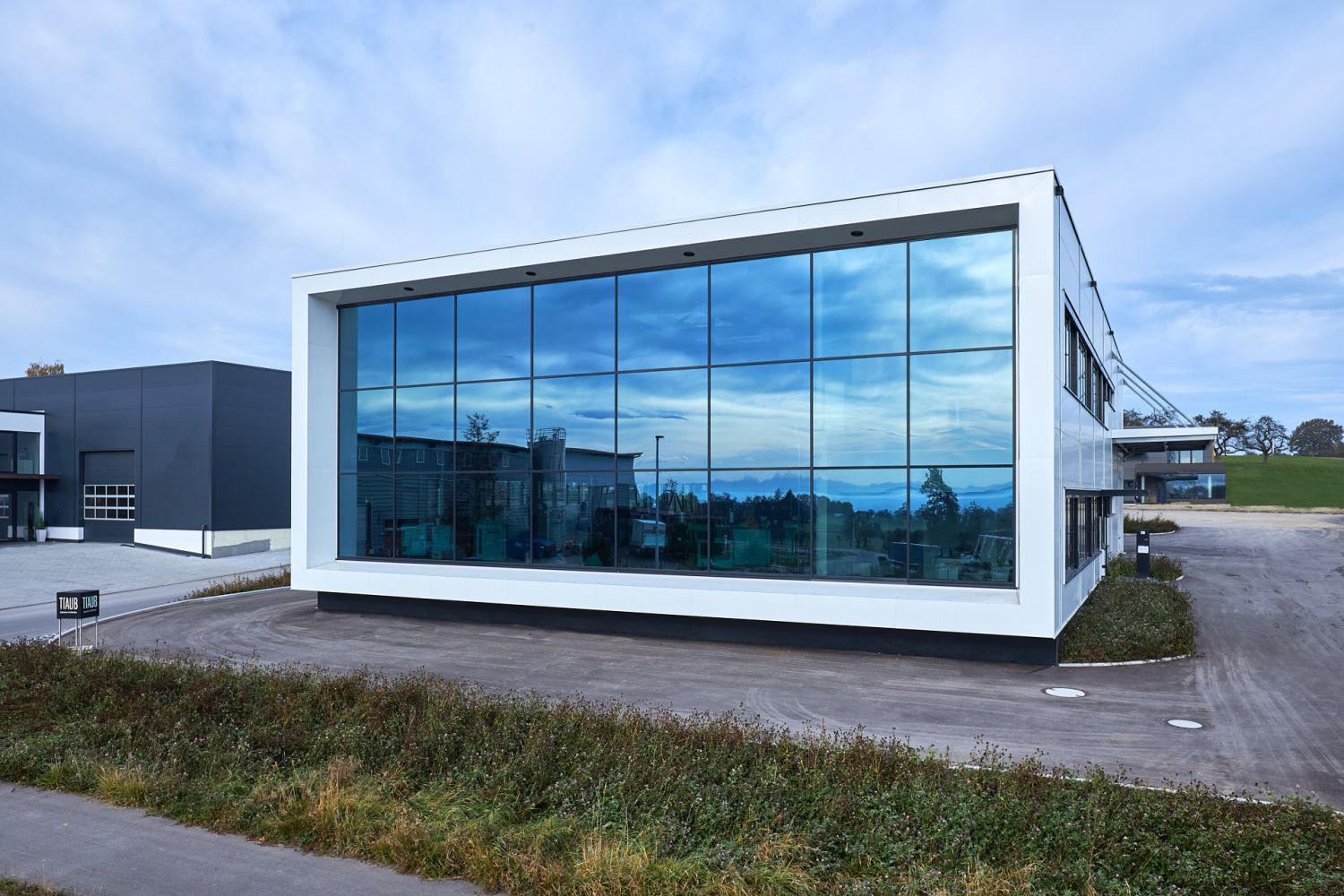 Neue Gewerbehalle in Blitzenreute 