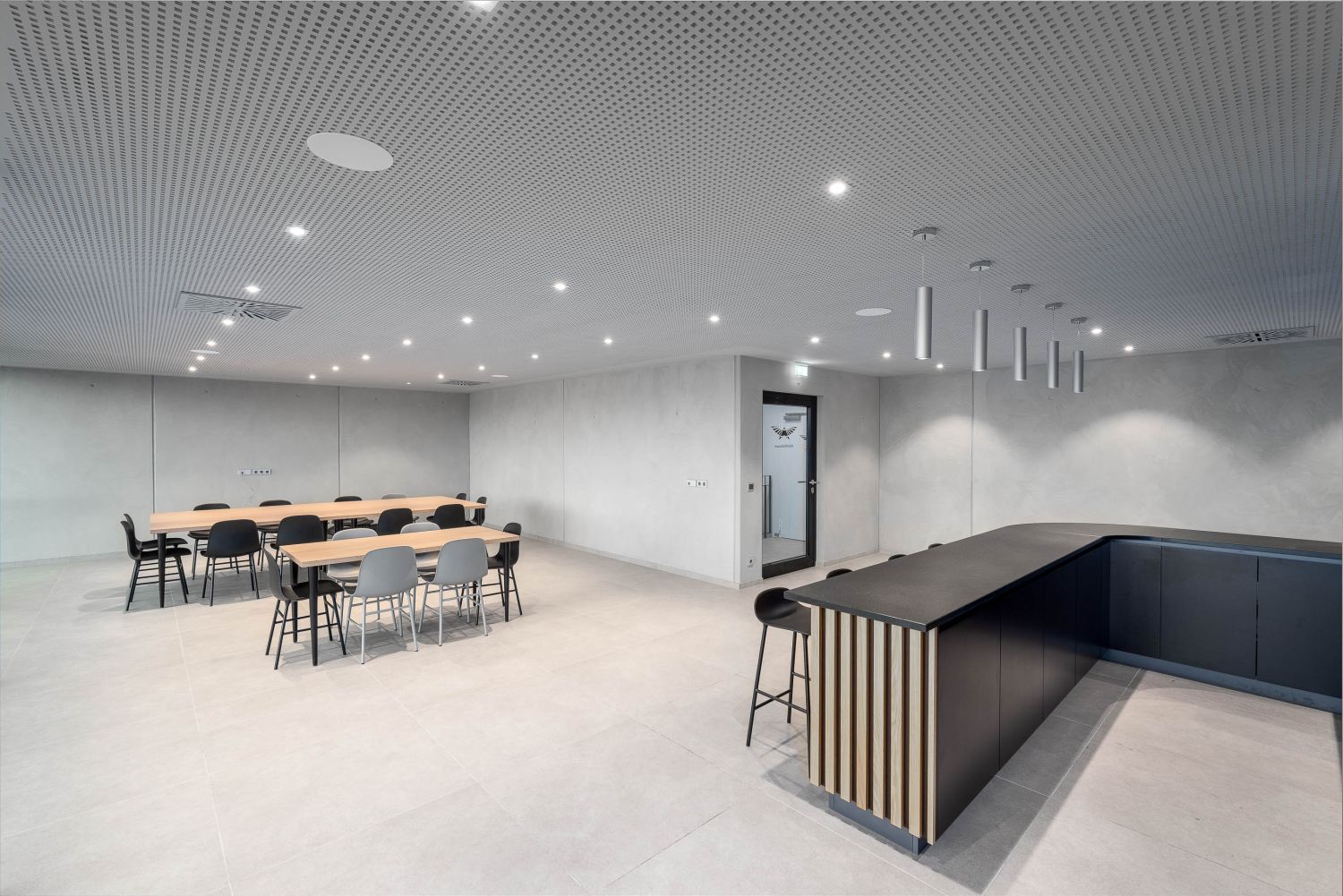 Neubau Uhrenmanufaktur Mauthe_Verwaltung und Halle Bild08 Mitarbeiterbereich Kantine Neubau Uhrenmanufaktur Mauthe_Verwaltung und Halle Bild08 Mitarbeiterbereich Kantine