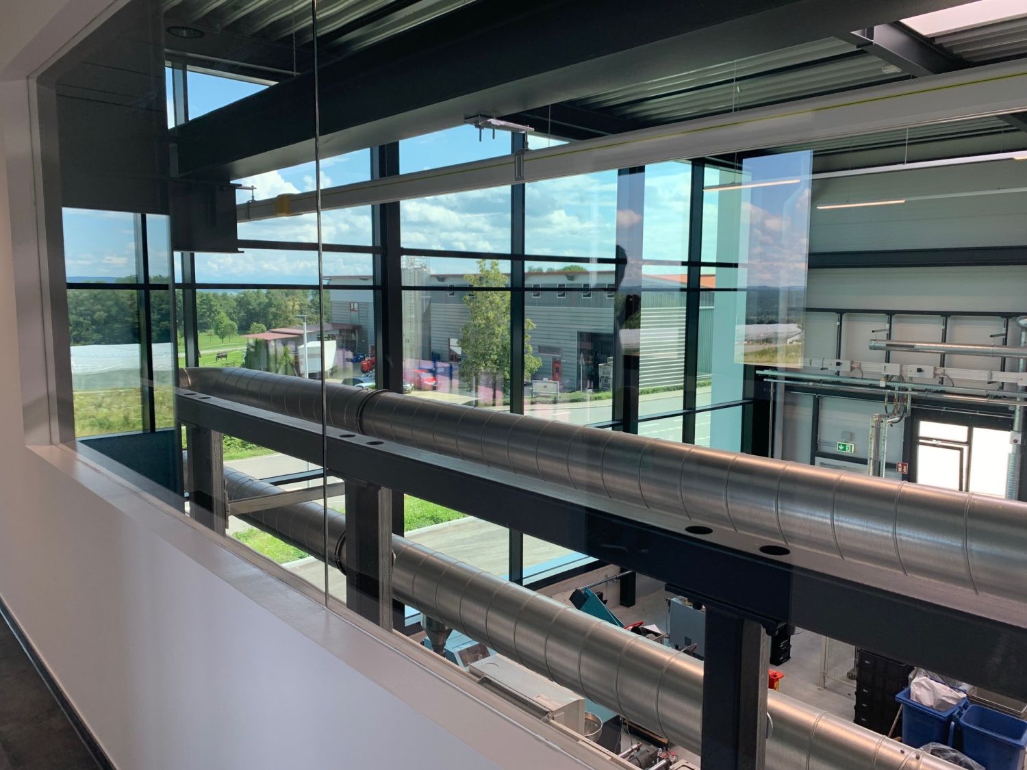 Halle mit Technik Lüftung Halle mit Technik Lüftung